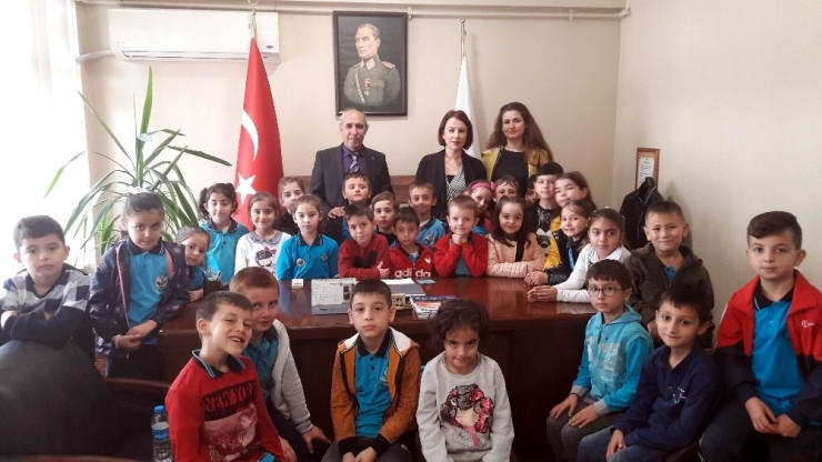 Minik Öğrenciler 2. El Eşya Satarak Mehmetçik’e Destek Oldular