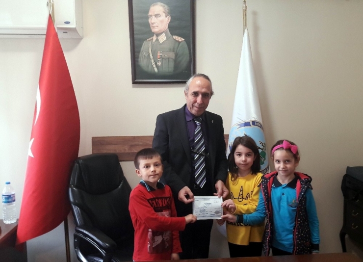 Minik Öğrenciler 2. El Eşya Satarak Mehmetçik’e Destek Oldular