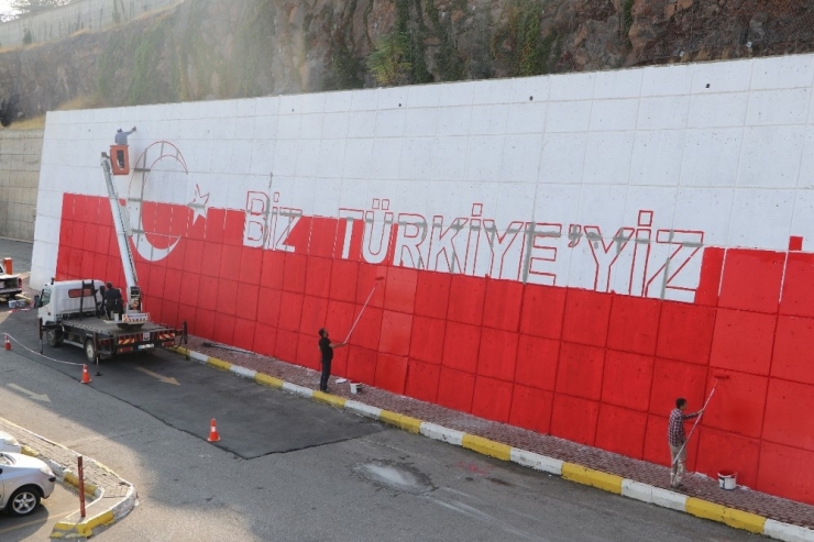 Şanlıurfa Otogarına Türk Bayraklı Nakış