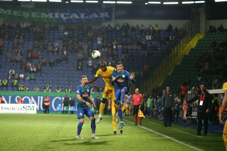 Süper Lig: Çaykur Rizespor: 1 - Mke Ankaragücü: 0 (İlk Yarı)