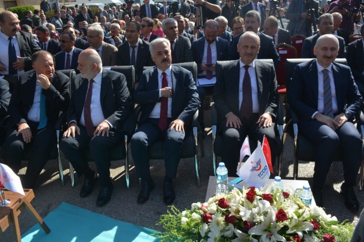 Asker Selamını Verdi, Müjdeleri Peş Peşe Sıraladı