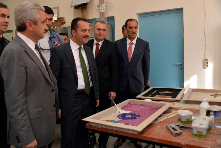 Vali Şentürk’ten M Tipi Kapalı Cezaevine Ziyaret