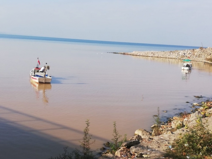 Zonguldak’da 10 Balıkçı Teknesi Çayda Mahsur Kaldı