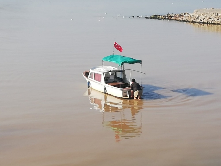 Zonguldak’da 10 Balıkçı Teknesi Çayda Mahsur Kaldı