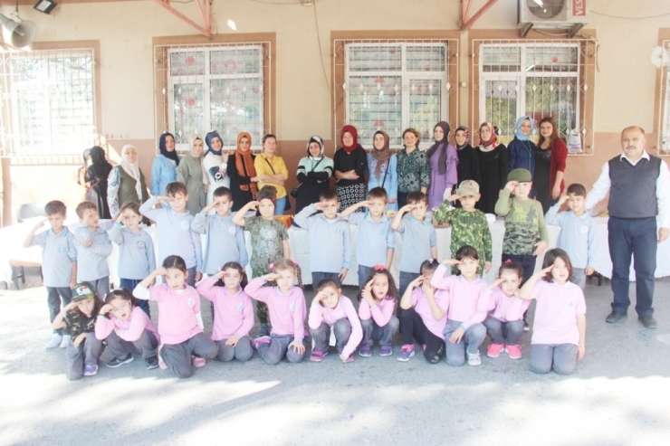 Minik Öğrencilerden Mehmetçik Vakfına Bağış