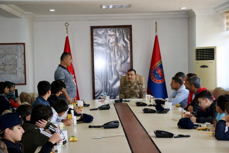 Öğrencilerden Mehmetçiğe Asker Selamı