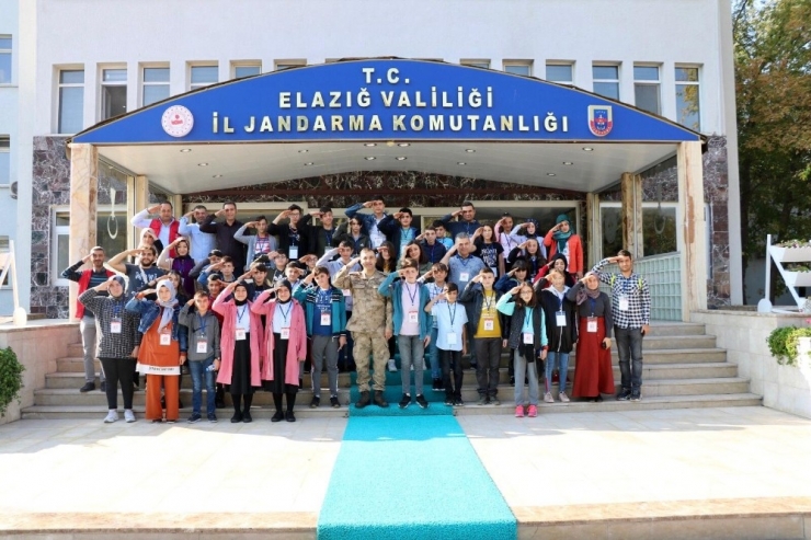 Öğrencilerden Mehmetçiğe Asker Selamı