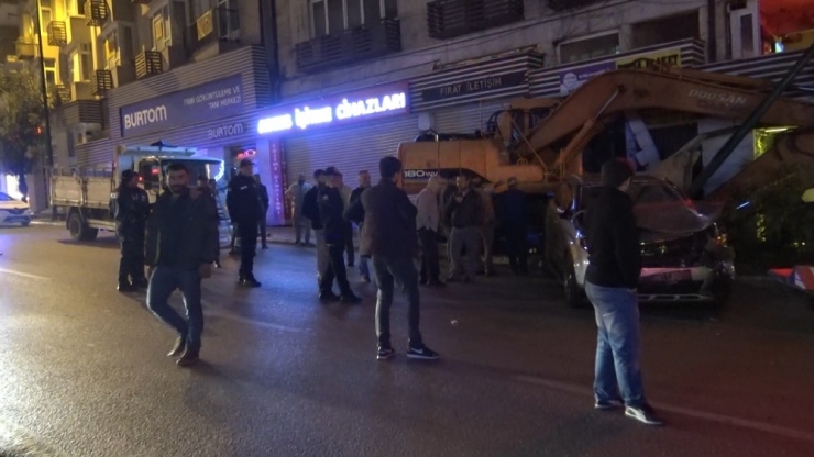 Bursa’da Freni Boşalan İş Makinesi Dehşet Saçtı