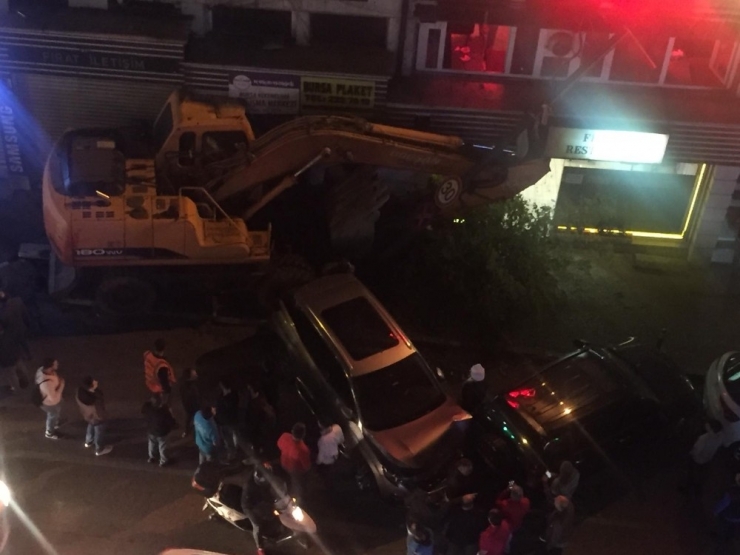 Bursa’da Freni Boşalan İş Makinesi Dehşet Saçtı