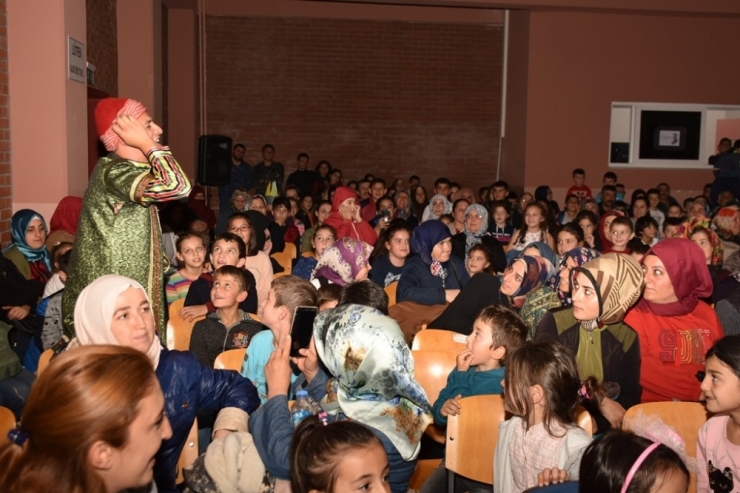 İnönü Ülkü Ocakları’ndan Yoğun İlgi Gören Tiyatro