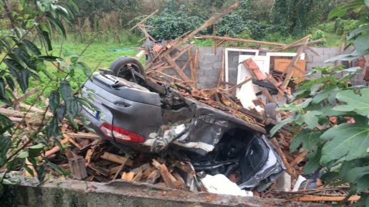 Otomobil Kulübeye Çarptı: 1 Ölü, 1 Yaralı