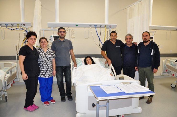 Doğuştan Kalbi Delik Olan Genç Kadın 30 Dakikada Sağlığına Kavuştu