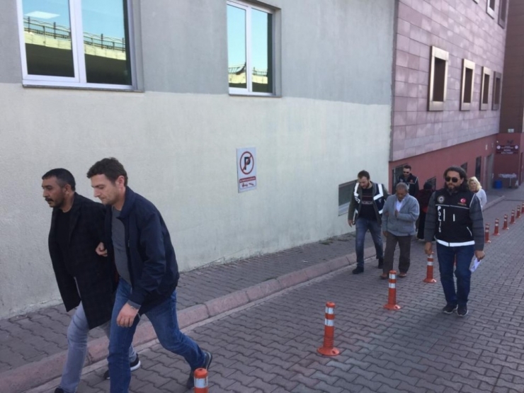 Şafak Operasyonunda Gözaltına Alınan 4 Kişi Adliyede