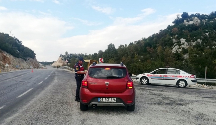 Jandarmadan Erdemli’de Trafik Denetimi