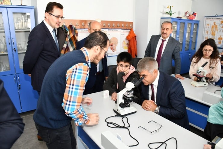 Liselilere Profesör, Doçent Ve Öğretim Görevlilerinden Ders