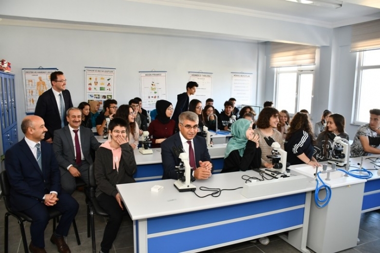 Liselilere Profesör, Doçent Ve Öğretim Görevlilerinden Ders