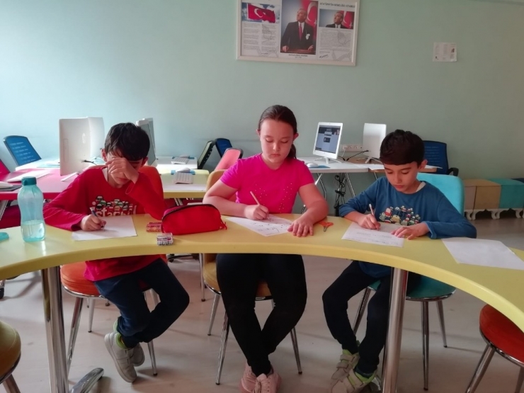 Burhaniyeli Öğrenciler Zeka Oyunlarında Bölge Finallerine Gidiyor