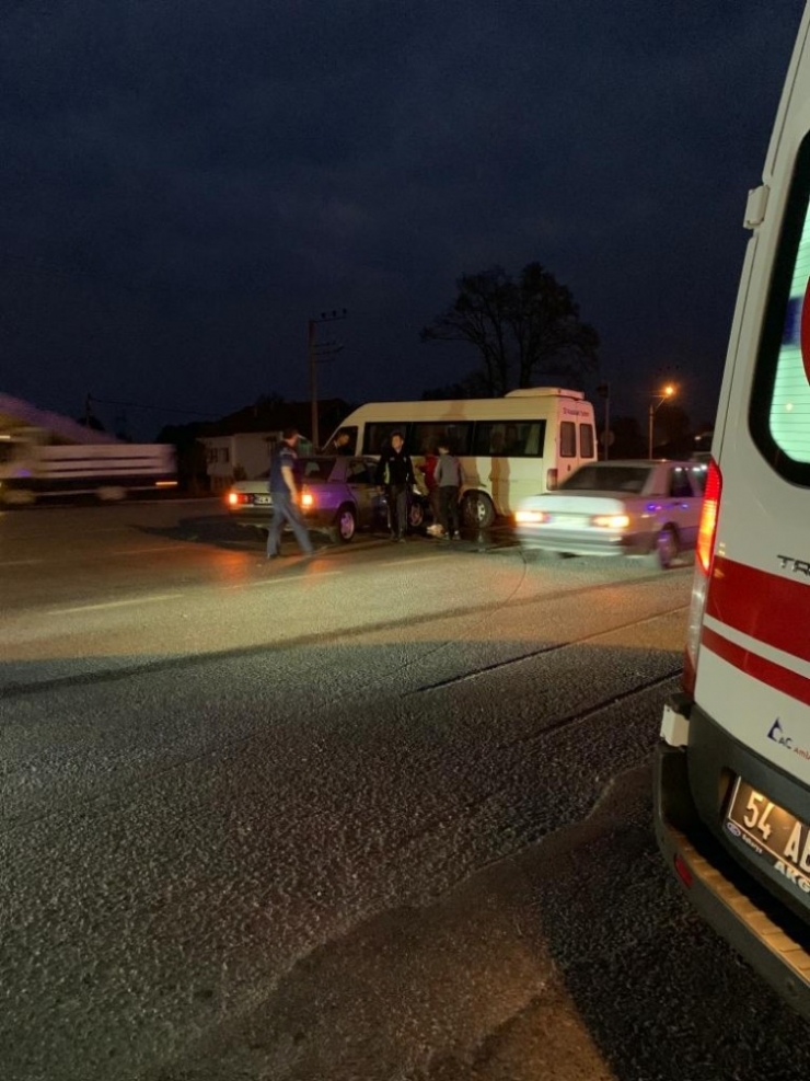 Otomobil İşçi Servisine Çarptı: 6 Yaralı