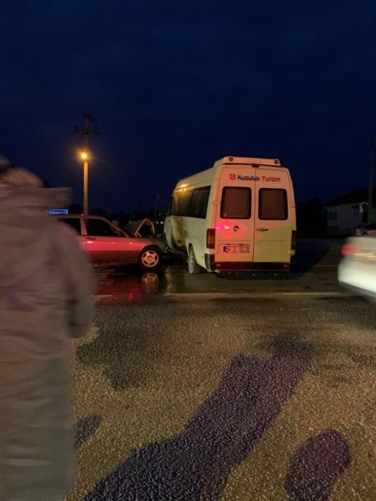 Otomobil İşçi Servisine Çarptı: 6 Yaralı