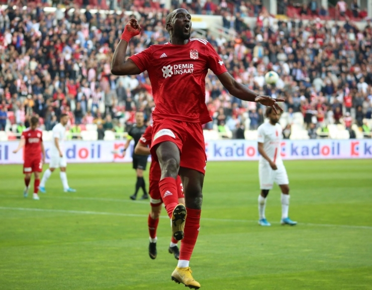 Yiğidolar Evinde Kral