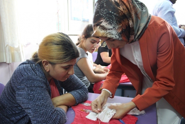 Roman Kadınlar El Emeği Göz Nuru Ürünler Üretecek