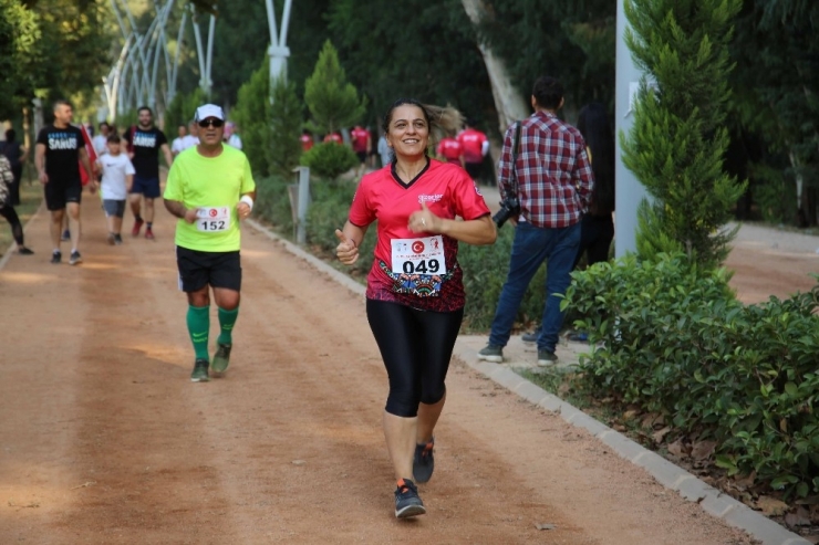 Adana’da 29 Ekim Cumhuriyet Koşusu Yapıldı