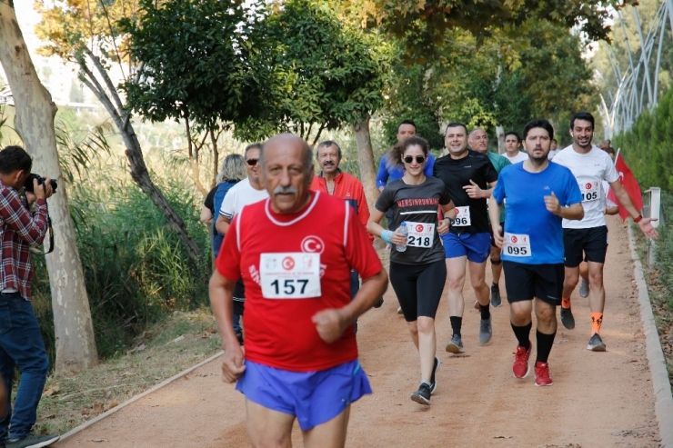 Adana’da 29 Ekim Cumhuriyet Koşusu Yapıldı