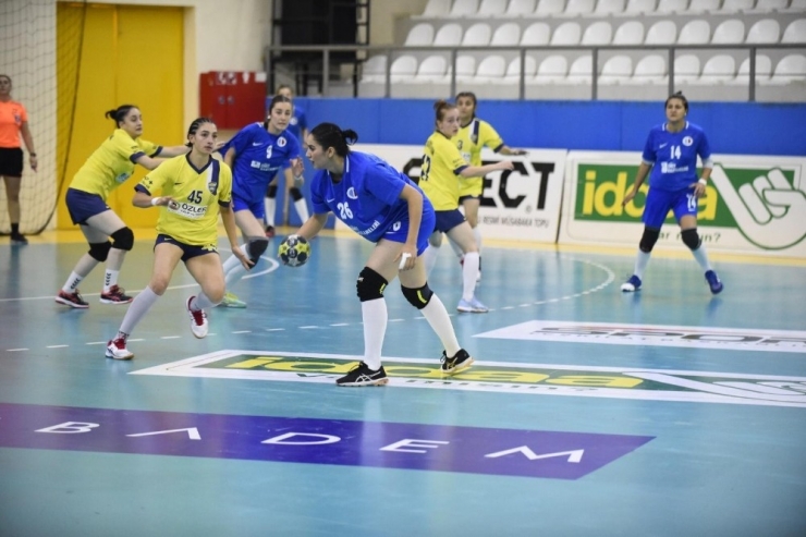 B1-anadolu Üniversitesi Hentbolda Farklı Kazandı