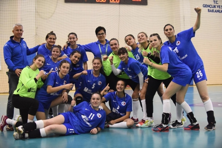 B1-anadolu Üniversitesi Hentbolda Farklı Kazandı