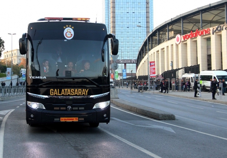 Takımlar Stada Geldi