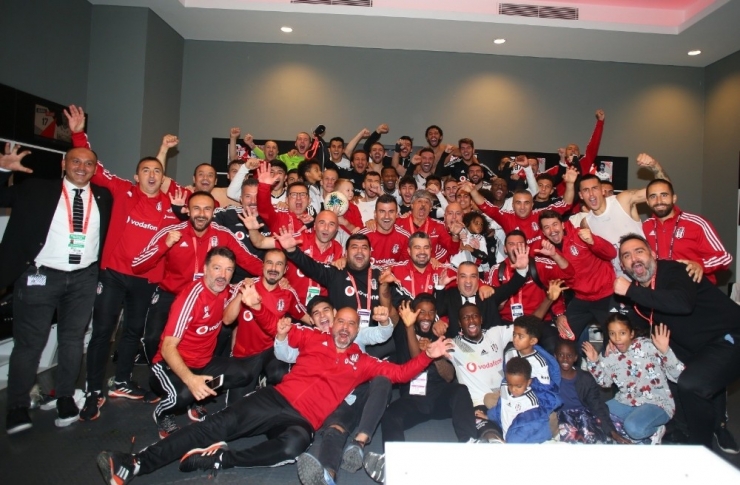 Beşiktaş’tan Galibiyet Pozu