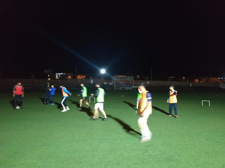 Karanlıkta Antrenman Yapan Genç Demirspor, Yardım Bekliyor