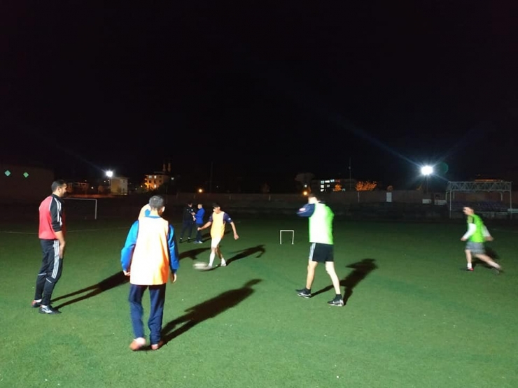 Karanlıkta Antrenman Yapan Genç Demirspor, Yardım Bekliyor