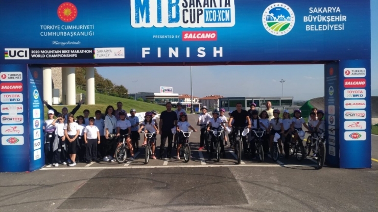 Pedallar Ayçiçeği Bisiklet Vadisi’nde Çevrildi