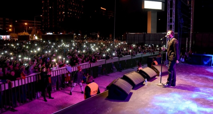 Cumhuriyet Coşkusu Rafet El Roman İle Yaşandı