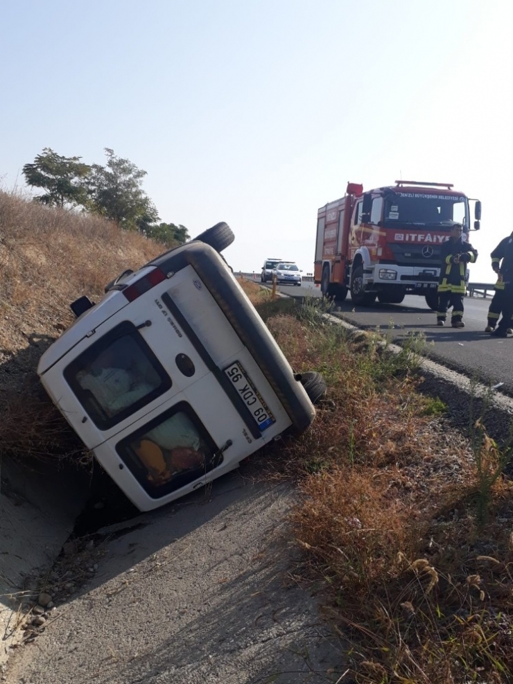 Denizli’de Araç Refüje Devrildi: 2 Yaralı