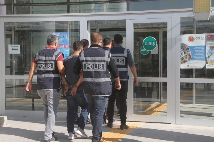 7 Ayrı Suçtan Aranan Şüpheli 8’inci Olayda Yakayı Ele Verdi