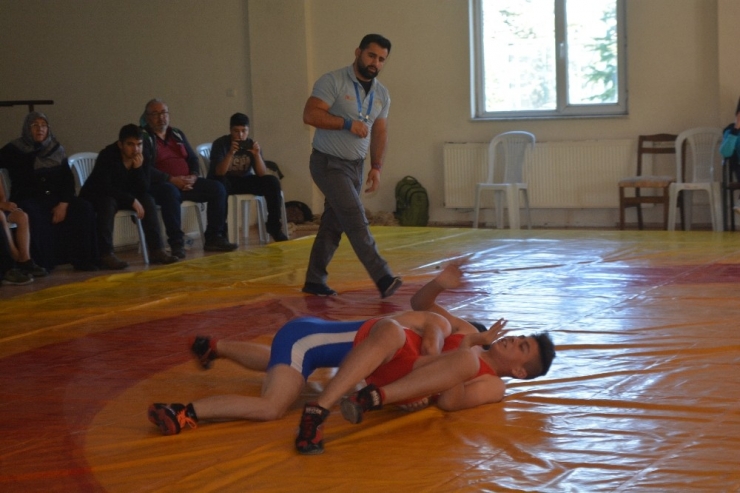 Isparta’da Cumhuriyet Anısına Ata Sporu Güreş Müsabakaları