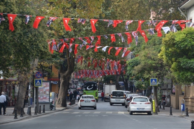 İzmit Türk Bayrakları İle Donatıldı