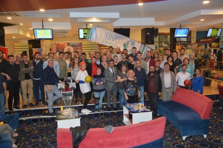İzmit Belediyesi Çalışanları, Bowling Turnuvasıyla Stres Attı