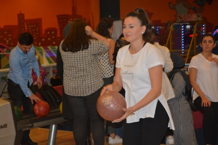 İzmit Belediyesi Çalışanları, Bowling Turnuvasıyla Stres Attı