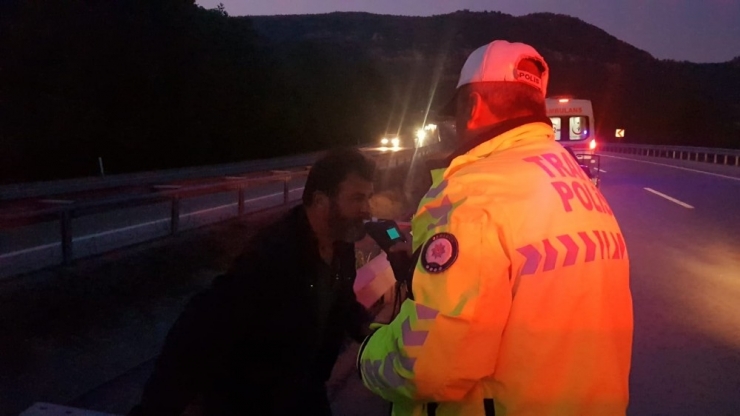 ‘253 Promil’ Alkollü Sürücü Bariyere Çarptı: 2 Yaralı