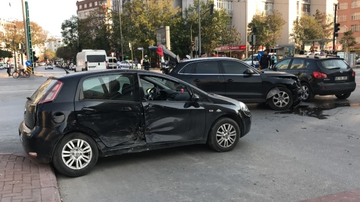 Konya’da İki Otomobil Çarpıştı: 3 Yaralı