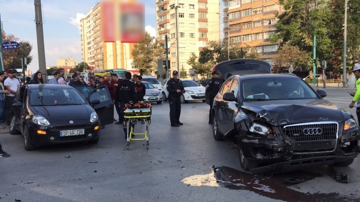 Konya’da İki Otomobil Çarpıştı: 3 Yaralı