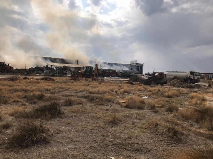 Konya’daki Fabrika Yangını 11 Saatlik Çalışmayla Söndürüldü