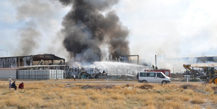 Konya’daki Fabrika Yangını Büyük Ölçüde Kontrol Altına Alındı