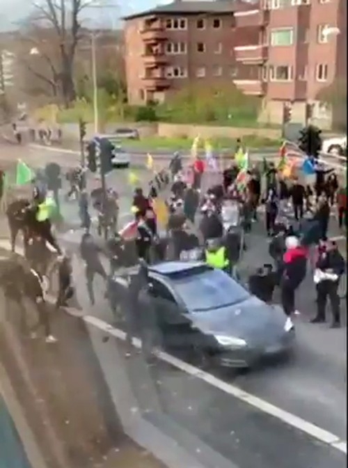 Norveç’te Pkk Yandaşları Türk Aileye Saldırdı