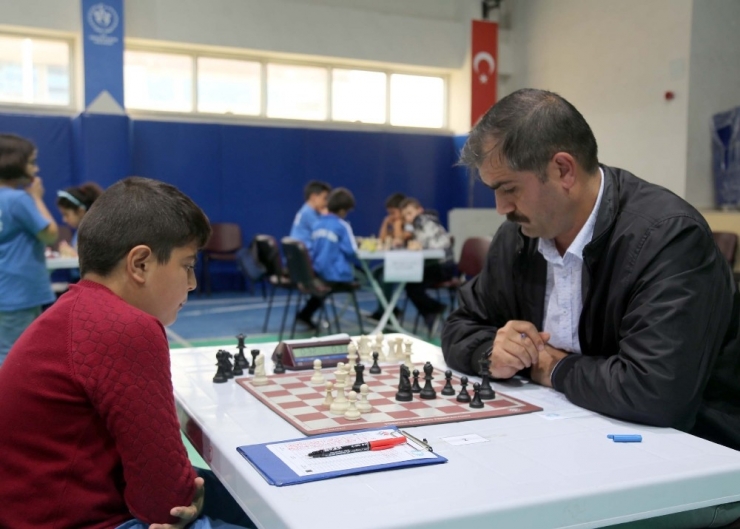 11 Yaşındaki Muhammed, 42 Yaşındaki Rakibiyle Kıyasıya Yarıştı