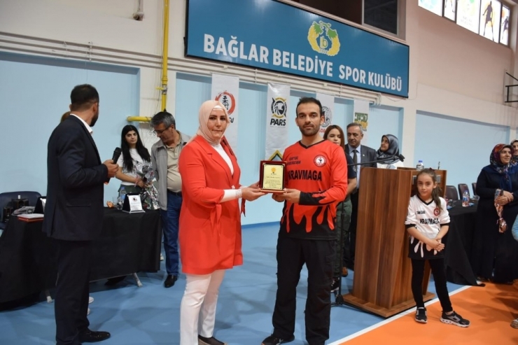 Kadınlar Şiddete Karşı Kendilerini Savunacak