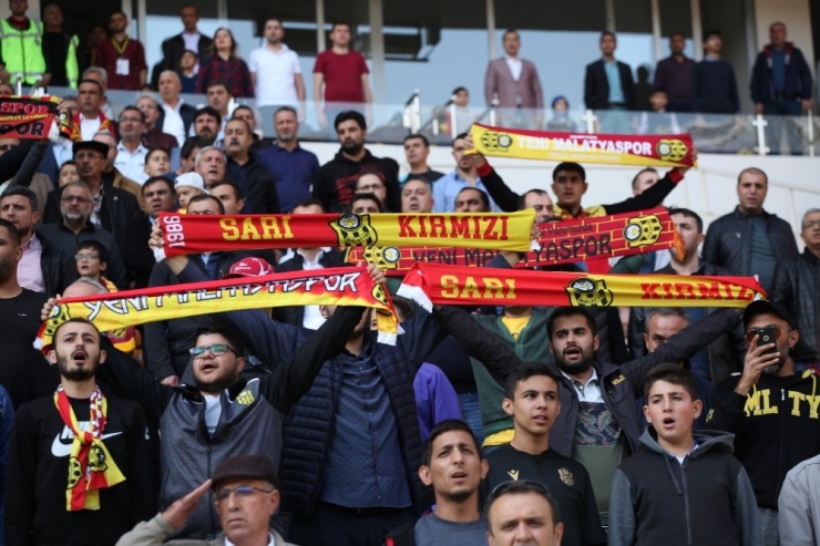 Süper Lig: Yeni Malatyaspor: 1 - İm Kayserispor: 0 (İlk Yarı)